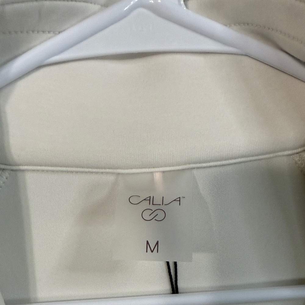 Women's Classic White Zip-Up Vest - Picture 8 of 10